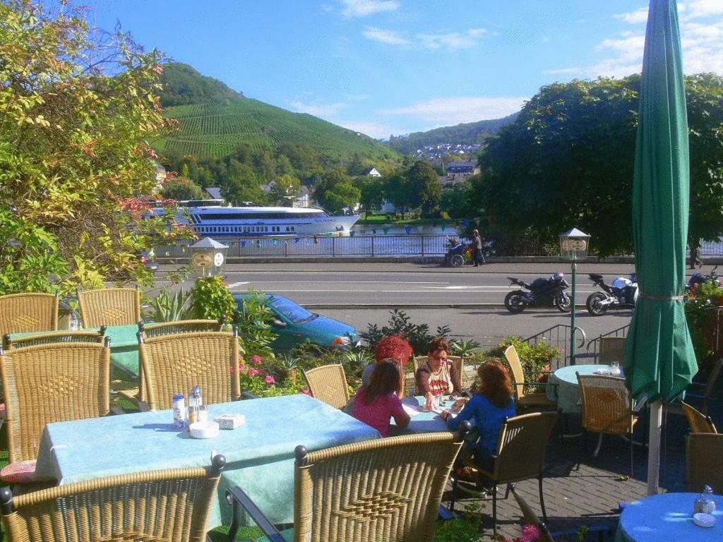 Panorama-Cafe Moselgarten Alf Exteriér fotografie