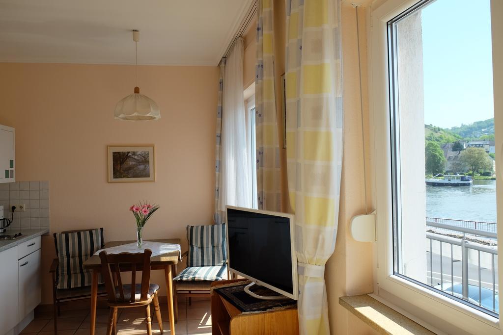 Panorama-Cafe Moselgarten Alf Exteriér fotografie